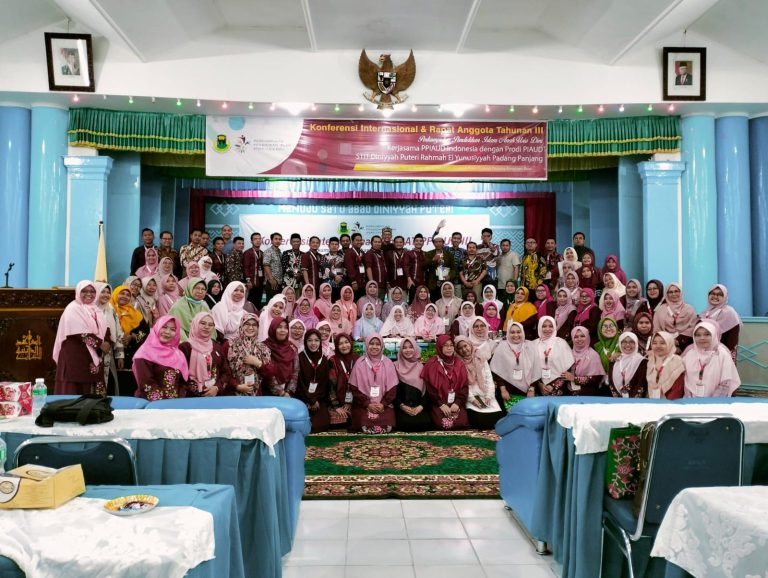 Piaud IIQ Jakarta Berkolaborasi dengan PIAUD Diniyyah Putri dalam Kegiatan Stadium General di Konferensi Internasional dan Rapat Akhir Tahunan (RAT) III PPIAUD