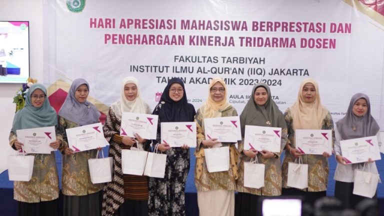 Dorong Mahasiswa dan Dosen untuk Terus Berkaya, Fakultas Tarbiyah Menyelenggarakan Kegiatan Hari Apresiasi Mahasiswa Berprestasi dan Penghargaan Kinerja Tridarma Dosen
