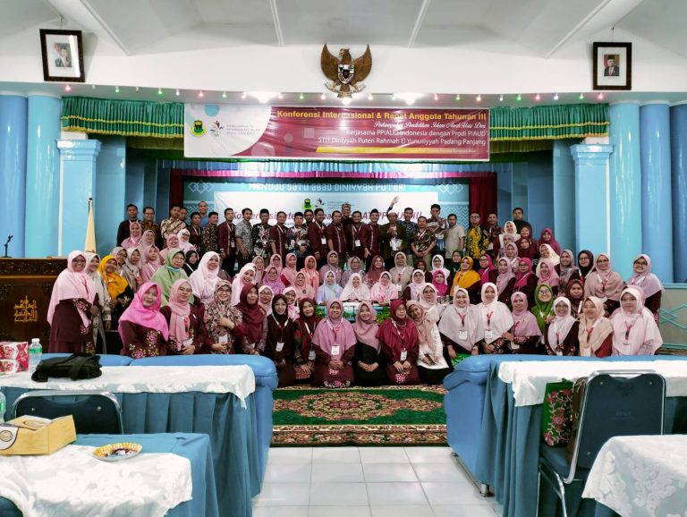 Piaud IIQ Jakarta Berkolaborasi dengan PIAUD Diniyyah Putri dalam Kegiatan Stadium General di Konferensi Internasional dan Rapat Akhir Tahunan (RAT) III PPIAUD
