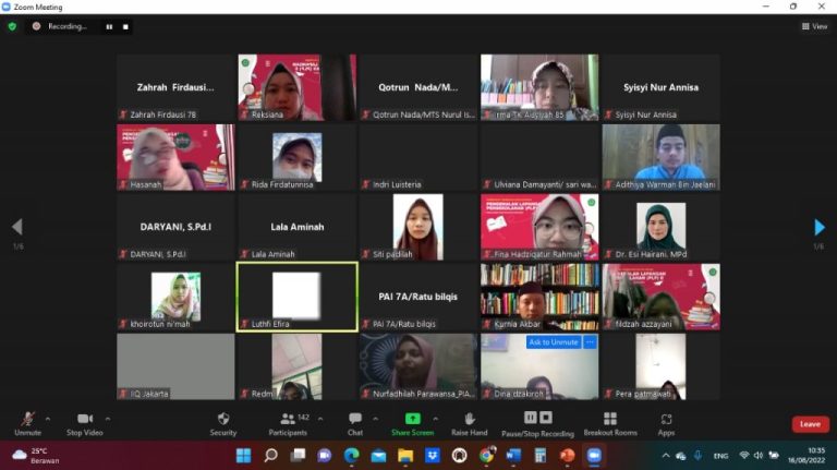 MAHASISWA FAKULTAS TARBIYAH DILEPAS OLEH REKTOR DALAM KEGIATAN PLP II TAHUN AKADEMIK 2022/2023