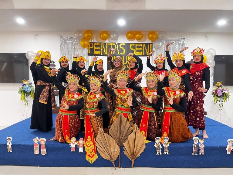 Mahasiswa PIAUD Semester 6 Gelar Pentas Seni Bertema Permainan Tradisional